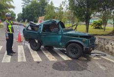 Tabrak Mitsubishi Kuda, Pengendara dan Penumpang Suzuki Katana Alami Luber