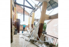 Atap SMPN 39 Ambruk Diterjang Puting Beliung, Kadisdik Prioritaskan Perbaikan di Tahun ini 