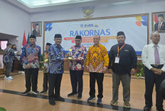 Rektor UM Palembang Prof. Abid Djazuli Raih Penghargaan dari PP Muhammadiyah