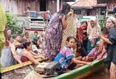 Dramatis! Ibu Hamil di Muratara Terpaksa Lahiran di Atas Perahu Akibat Banjir, Begini Proses Persalinannya