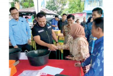 Harga Sembako Melonjak, Warga Serbu Pasar Murah