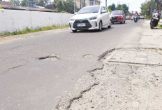 Sejumlah Jalan di Palembang Mulai Rusak, Warga Minta Perbaikan Demi Cegah Kecelakaan