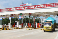 Hari Pertama Operasional Fungsional Tol Bayung Lencir-Tempino, Truk Odol Tabrak Papan Petunjuk Ketinggian