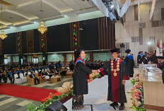 UKMC Gelar Wisuda Ke-19, Dorong Alumni untuk Terus Belajar dan Berinovasi