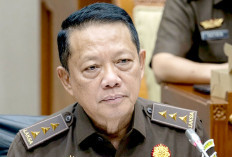 Belum Ditahan, Eks Jampidsus Dicekal Ke Luar Negeri, Kejagung Bantah Febrie Keburu Pergi Umrah