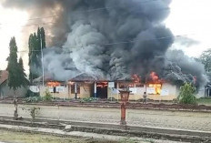 Kantor Camat BP Peliung Terbakar, Api Melalap Habis Sebagian Besar Gedung