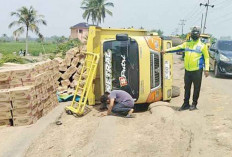 Akses Jalan Palembang-Rambutan Rusak Parah