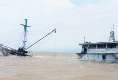 Kapal Karam, 5 ABK Ditolong Nelayan, Angkut Kelapa, Bocor dan Mati Mesin