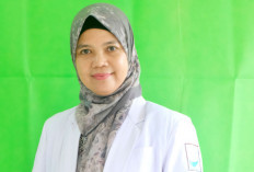 Teliti Risiko Penggunaan Obat Jangka Panjang Pasien Epilepsi Hantarkan Dr dr Sri Handayani Raih Gelar Doktor 