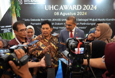 Wapres Ma'ruf Amin Berikan Penghargaan UHC Awards kepada 493 Kepala Daerah