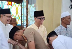 Bupati dan Wabup OKU Salat Id di Islamic Centre Baturaja, Lanjut Open House Bersama Warga