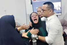 Keluarga Mantan Anggota Dewan OKU Histeris
