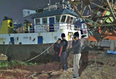 Diduga Sindikat Mafia Minyak, Muat BBM Ilegal dari Truk Tangki Modifikasi ke Tugboat