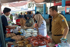 Pasar Murah Diserbu Warga. Beras Laris, Batas Pembelian 4 Kantong Per Orang