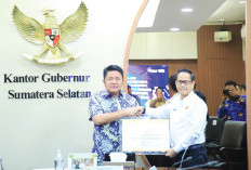 Dukung Pembangunan Pelabuhan Tanjung Carat, Gubernur Herman Deru Terima Sertifikat HPL Mozaik 5 dan 6