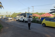 Truk Batubara PT CMA Terguling di Jalinsum Akibat Jalan Berlubang, Polisi Gerak Cepat Atur Lalu Lintas