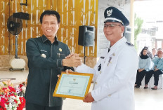 Kades Mulya Jaya Raih Penghargaan, Pj Bupati Diminta Kades Tingkatkan Pelayanan 