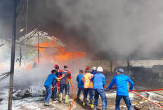 Gudang Diduga Penimbunan BBM Ilegal di Muara Enim Dilalap Api