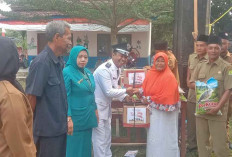 Bangun Pagar Lingkungan Desa, Bagikan Sembako  untuk Lansia, Desa Sungai Dua