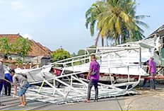 Atap Beterbangan, Tanaman Padi Roboh, Cuaca Ekstrem Peralihan Musim Hujan ke Kemarau di OKU Timur