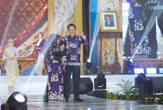 Edison dan Istri Tampilkan Batik Petule di Pesona Wastra Sumsel