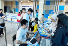 Ratusan Runner Serbu Pengambilan RPC Siloam Sriwijaya Race Run 2025 di Graha Pena Sumatera Ekspres