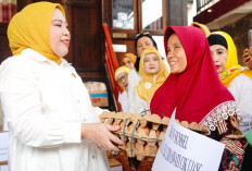 BKOW Sumsel Salurkan Bantuan untuk Korban Kebakaran 1 Ulu Palembang