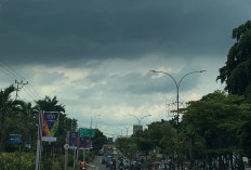 Waspada Cuaca Ekstrem! Hujan Petir dan Angin Kencang Landa Sumsel, Selasa 13 Mei 2025