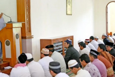 Menggali Makna dan Kewajiban Mendengarkan Khutbah Jumat: Panduan dan Contoh