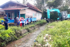 Warga Lega, Sungai Jambat Akar Prabumulih Akhirnya Dikeruk