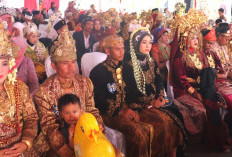 Sehari Menjadi Raja dan Ratu, Sebanyak 81 Pasangan Palembang Terima Buku Nikah Resmi dalam Nikah Massal