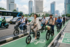 Bukan Cuma Buat Gaya, Sepeda Listrik Kini Jadi Penyelamat Dompet di Tengah Harga BBM!