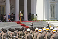 Jokowi Pamitan, Prabowo Sambut dengan Hangat, Suasana Haru di Istana Merdeka