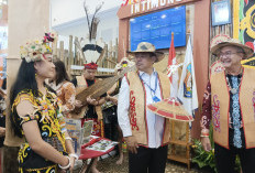  Anyaman Kayu dan Kulit Pohon Malinau Pikat Perhatian di Apkasi Otonomi Expo 2025