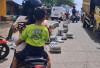 Gegara Sopir Lalai, Ompreng MBG Jatuh Berserakan di Jalan Lubuk Linggau  Viral di Medsos