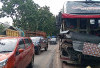 Diduga Kurang Hati-Hati, Bus AKAP Tabrak Trailer