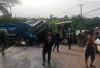   Bawa Alat Berat, Tronton Tabrak Truk Tangki 
