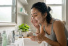 Bye Kilang Minyak! 5 Face Wash Ini Bikin Wajah Bebas Kilap Seharian