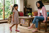 Gemas Maksimal! Mengapa Flatshoes Pink Jadi Bintang Utama OOTD Kekinian?