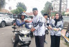 Tebar Berkah di Jalanan Kayuagung, PGRI OKI Santuni Ponpes dan Bagi Takjil untuk Pengendara