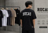 Koleksi Baju Rucas Jadi Favorit Anak Muda Berkat Desain Kekinian