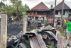 Kebakaran Hebat di Mulak Sebingkai, Tiga Rumah Hangus dan Motor RX King Ikut Terbakar