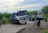 Rem Blong, Truk Trailer Terperosok di Jalintim, Picu Macet Panjang Arah Betung dan Palembang