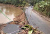 Jalan Amblas di Mandi Angin. Warga Diminta Waspada dan Cari Alternatif