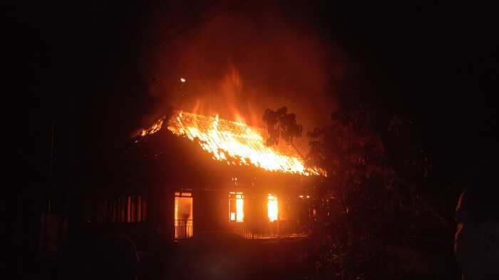 Kebakaran Menghanguskan Rumah dan Musala dalam Satu Malam, Kerugian Capai Ratusan Juta