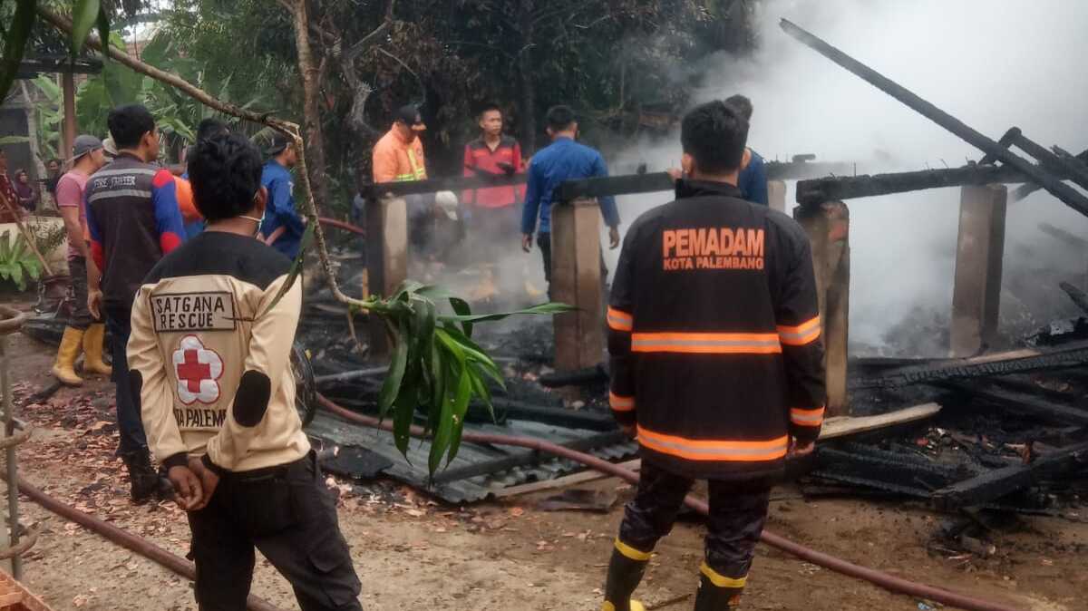 Rumah Panggung Hangus Dilalap Api, Diduga Penyebabnya Seorang Warga Gangguan Jiwa