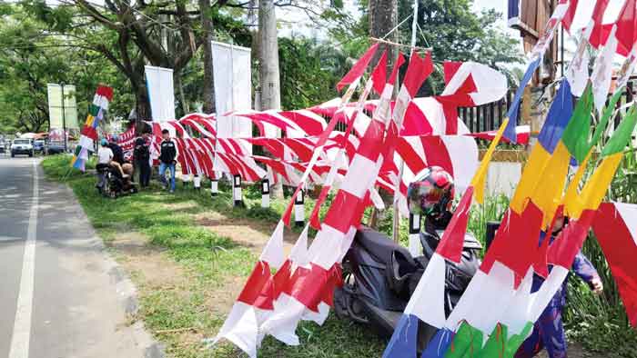 Pedagang Bendera Untung Jutaan Rupiah