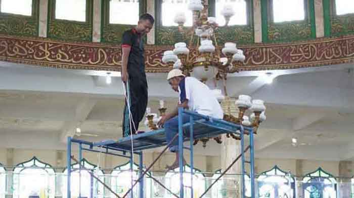 Bersihkan Masjid,  Siapkan 300 Takjil-Nasi Kotak