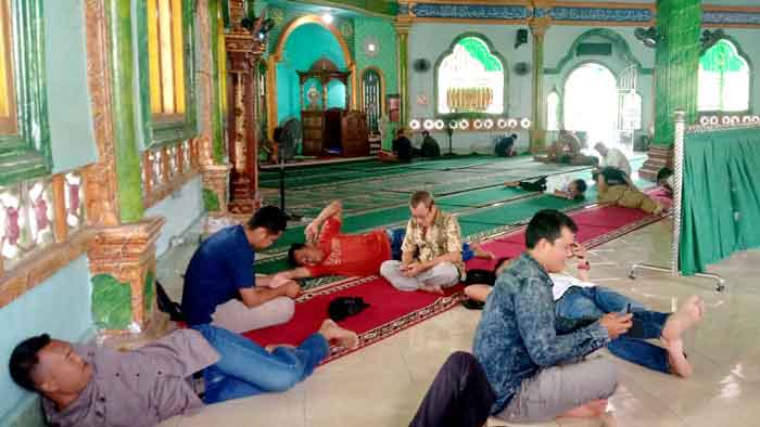 Padati Masjid untuk Itikaf