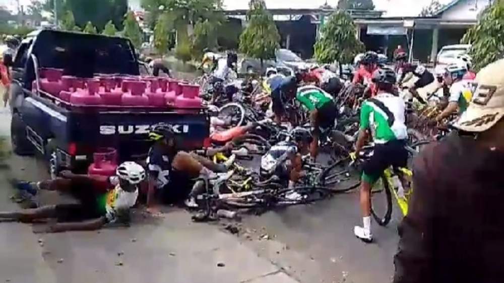 Kecelakaan Massal di Kejurnas Balap Sepeda Lubuklinggau, Sejumlah Pembalap Terseret dan Cedera